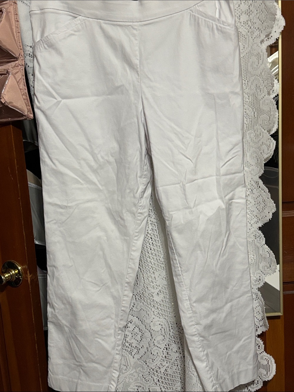 Counterparts White Women's Stretch Bermuda Shorts size 14